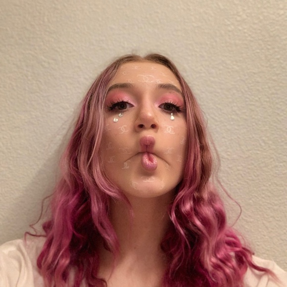 Meet your Posher, Simone - Picture 1 of 1